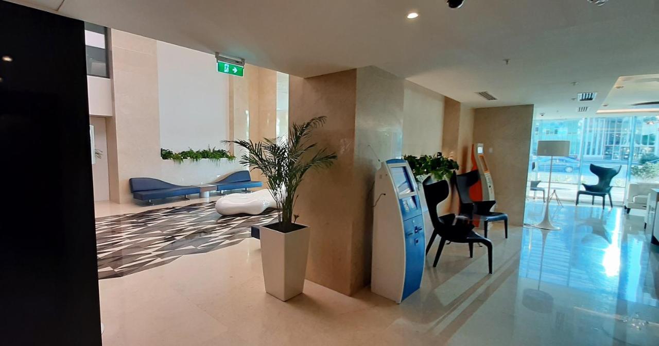 Alliance Palace Sea View Apartment 巴统 外观 照片