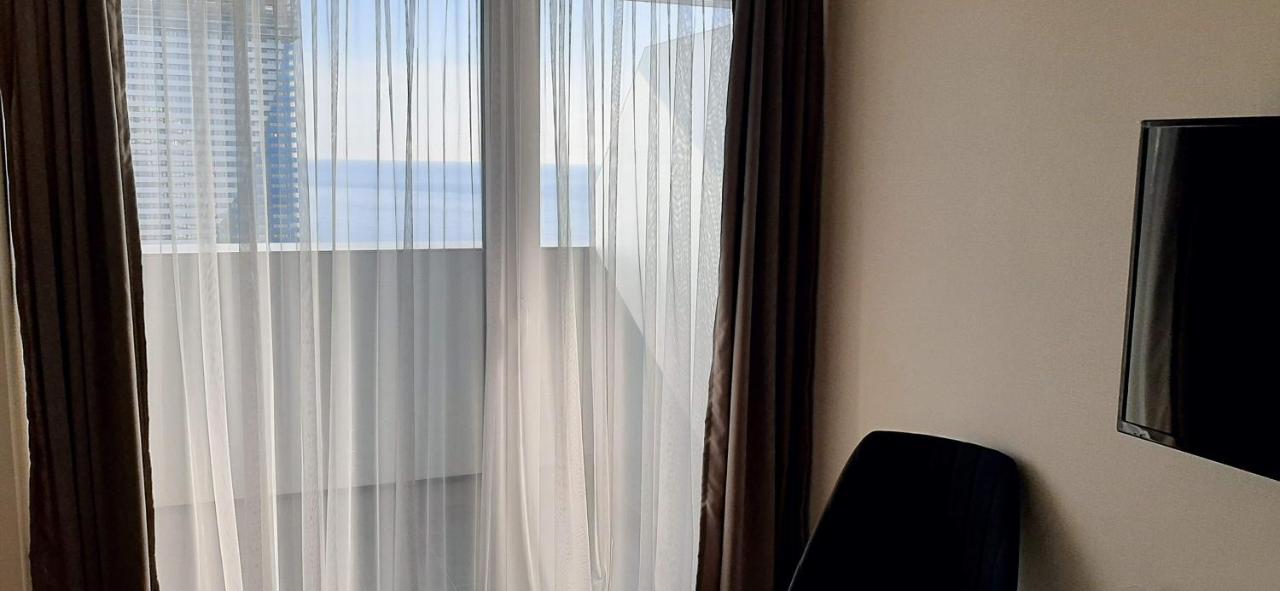 Alliance Palace Sea View Apartment 巴统 外观 照片