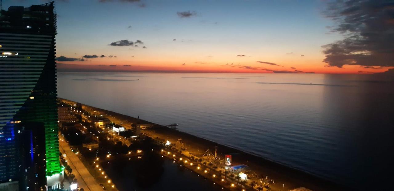 Alliance Palace Sea View Apartment 巴统 外观 照片