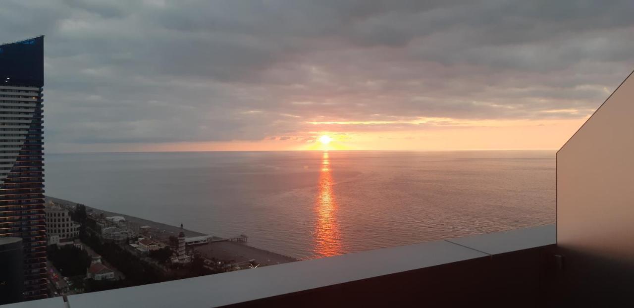 Alliance Palace Sea View Apartment 巴统 外观 照片